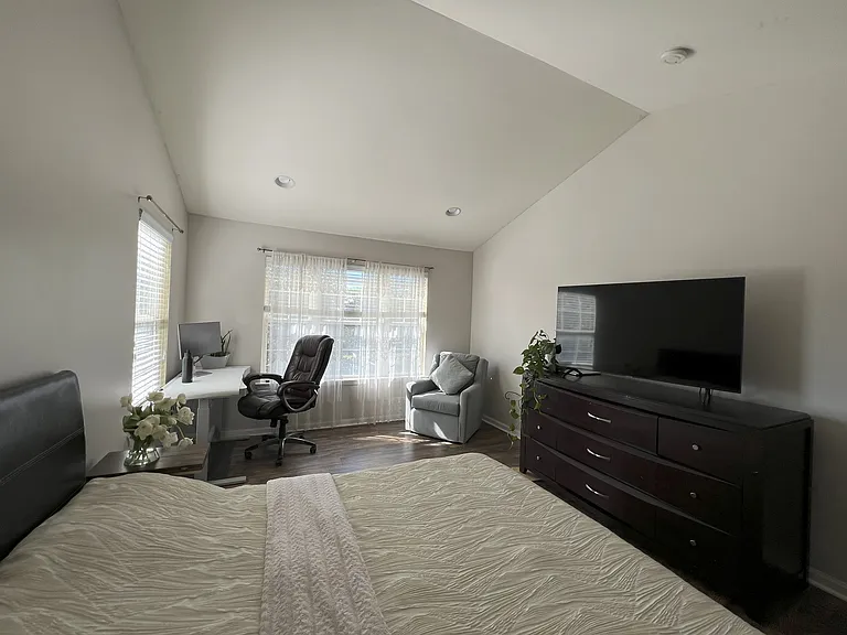 301 Park Knl — Photo 16