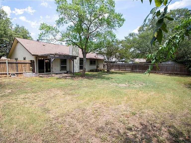 4913 Wing Rd — Photo 23