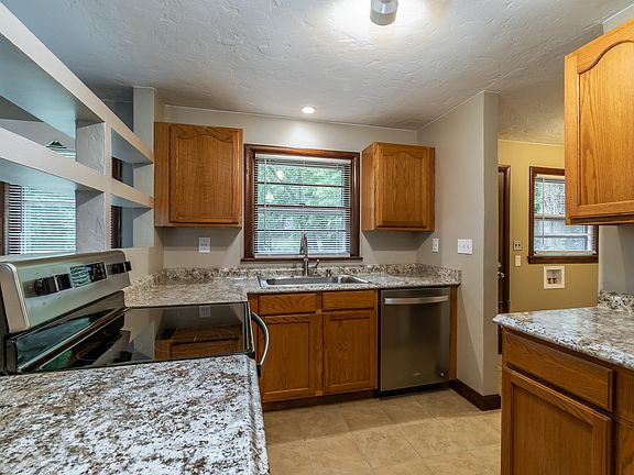 5th image of 112 Overbrook Dr
