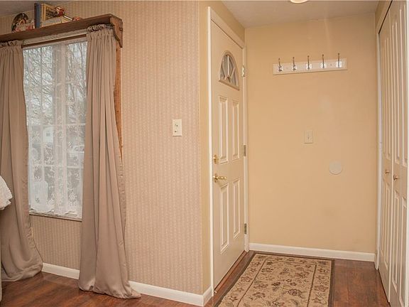 4th image of 13839 Kathleen Dr