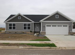 55 Tamarack Ln, Highland, IL 62249