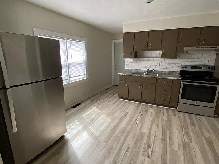 317 W Smith St — Photo 3
