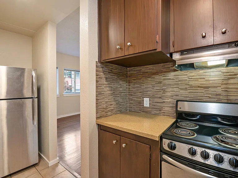 1715 Harvard Ave #4 — Photo 3