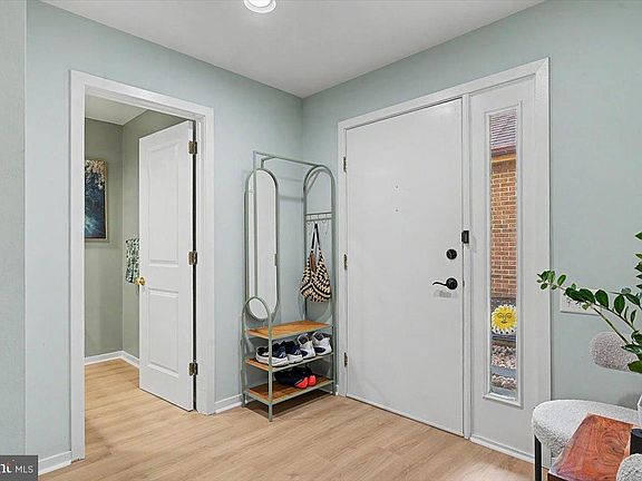 4th image of 10 Bowie Dr