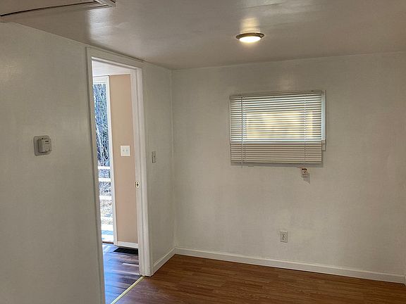 3rd image of 409 Hunter Ave