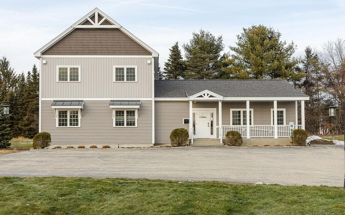 Building Photo - 6 Ames Plaza Ln