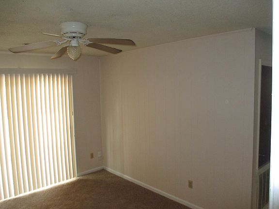 4th image of 229 Sprucewood Dr