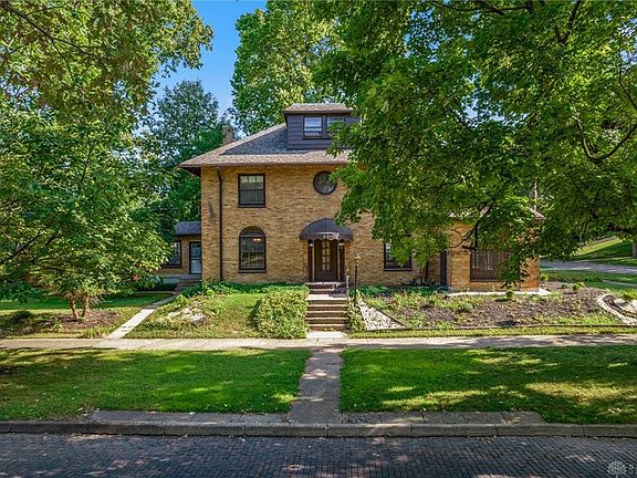 3rd image of 228 Five Oaks Ave
