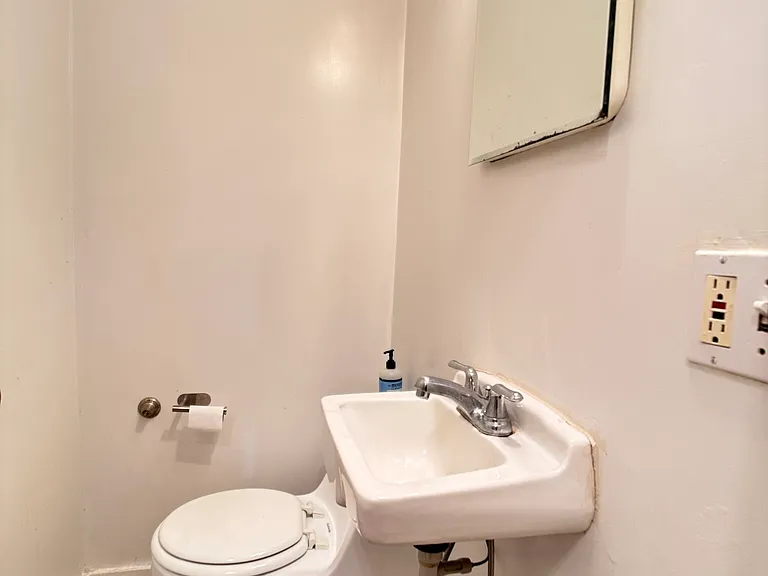 62 Egmont St #1A — Photo 5