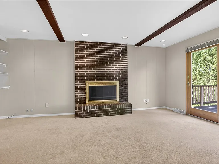 219 Main Entrance Dr — Photo 19