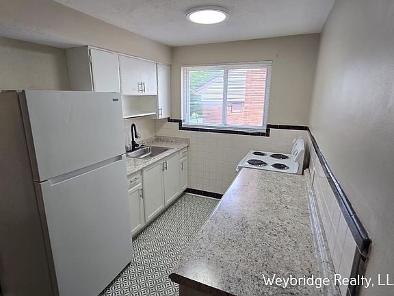 5th image of 5017 Lillian Dr APT 3