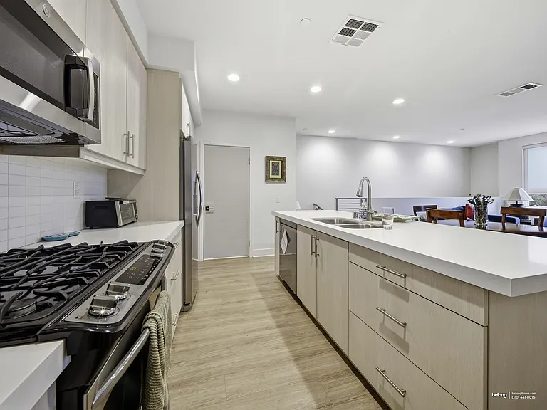 2111 N Cahuenga Blvd #14 — Photo 14