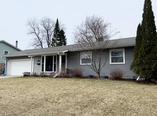 828 Woodland Ave, Port Washington, WI 53074