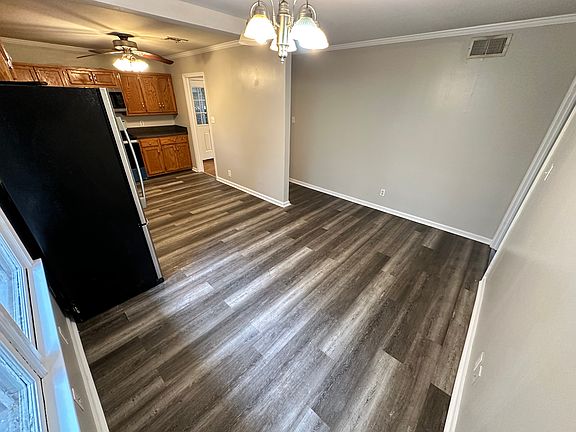 2nd image of 3619 Willow Lane Dr