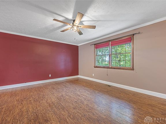 3rd image of 1472 Ludlow Rd