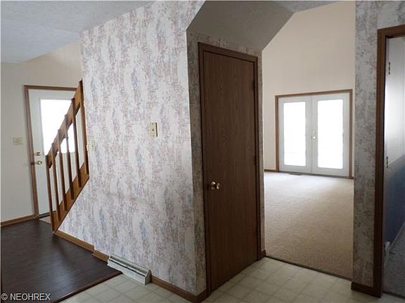 3rd image of 142 Royal Crest Dr
