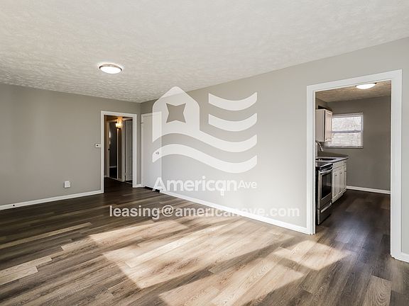 1335767_003_wm_-_living_room_13381233.jpg