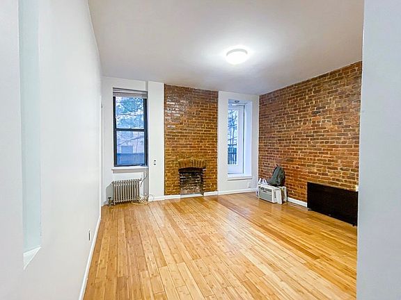 4th image of 454 W 47th St APT 1R