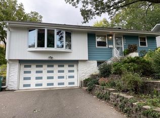 7001 Hill Pl N, Crystal, MN 55427