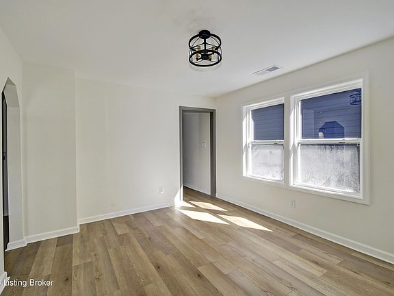 3rd image of 1513 Longfield Ave