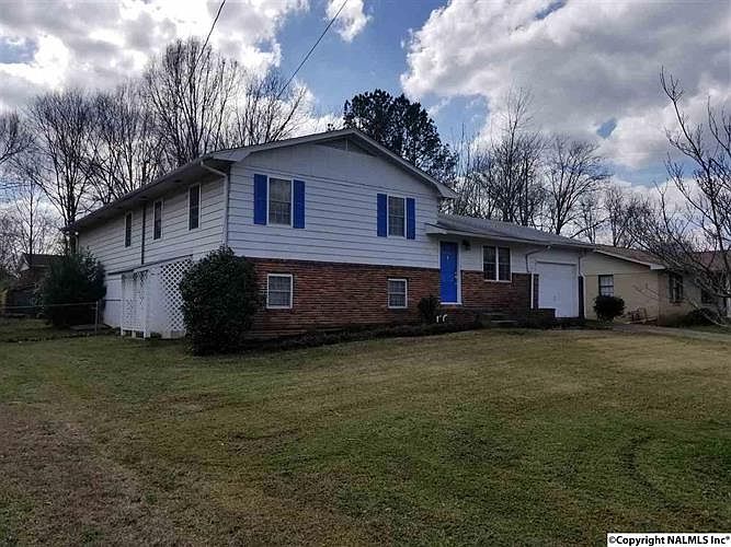 1st image of 302 Cumberland Dr SE