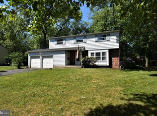 13 Saxony Dr, Cinnaminson, NJ 08077