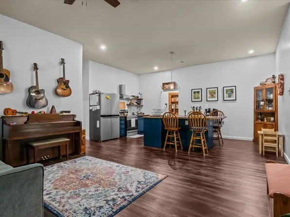 705 Steele Rd, Charlotte, TN 37036