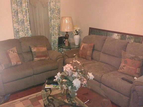 3rd image of 2619 Hoyt St