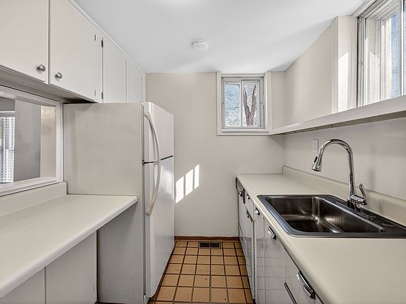 5th image of 52 Mount Kemble Ave #52B