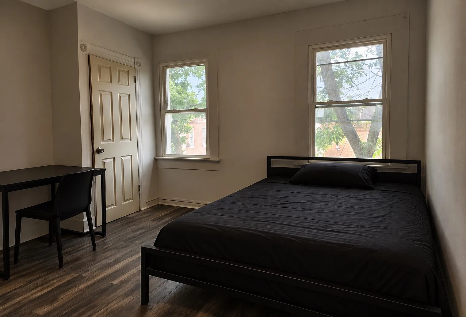 4 bed, 1000 sqft, $700 — Photo 1