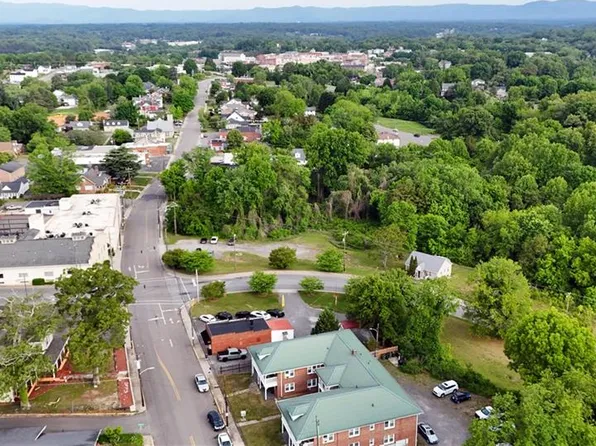 1007 S Main St, Mount Airy, NC 27030