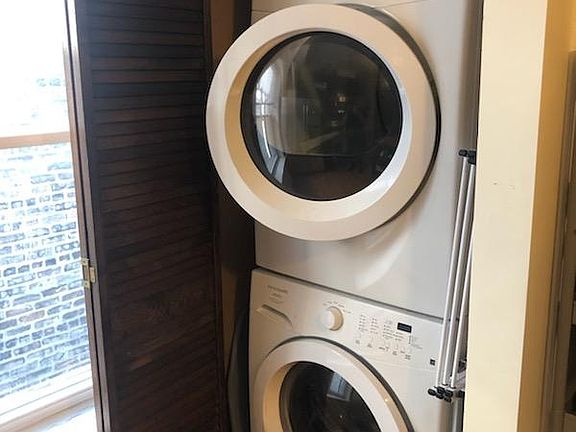3rd image of 740 W Cornelia Ave #3