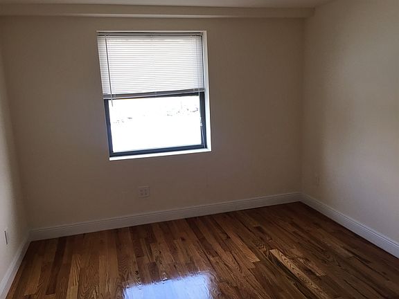 4th image of 5720-5722 79th Ave #2J