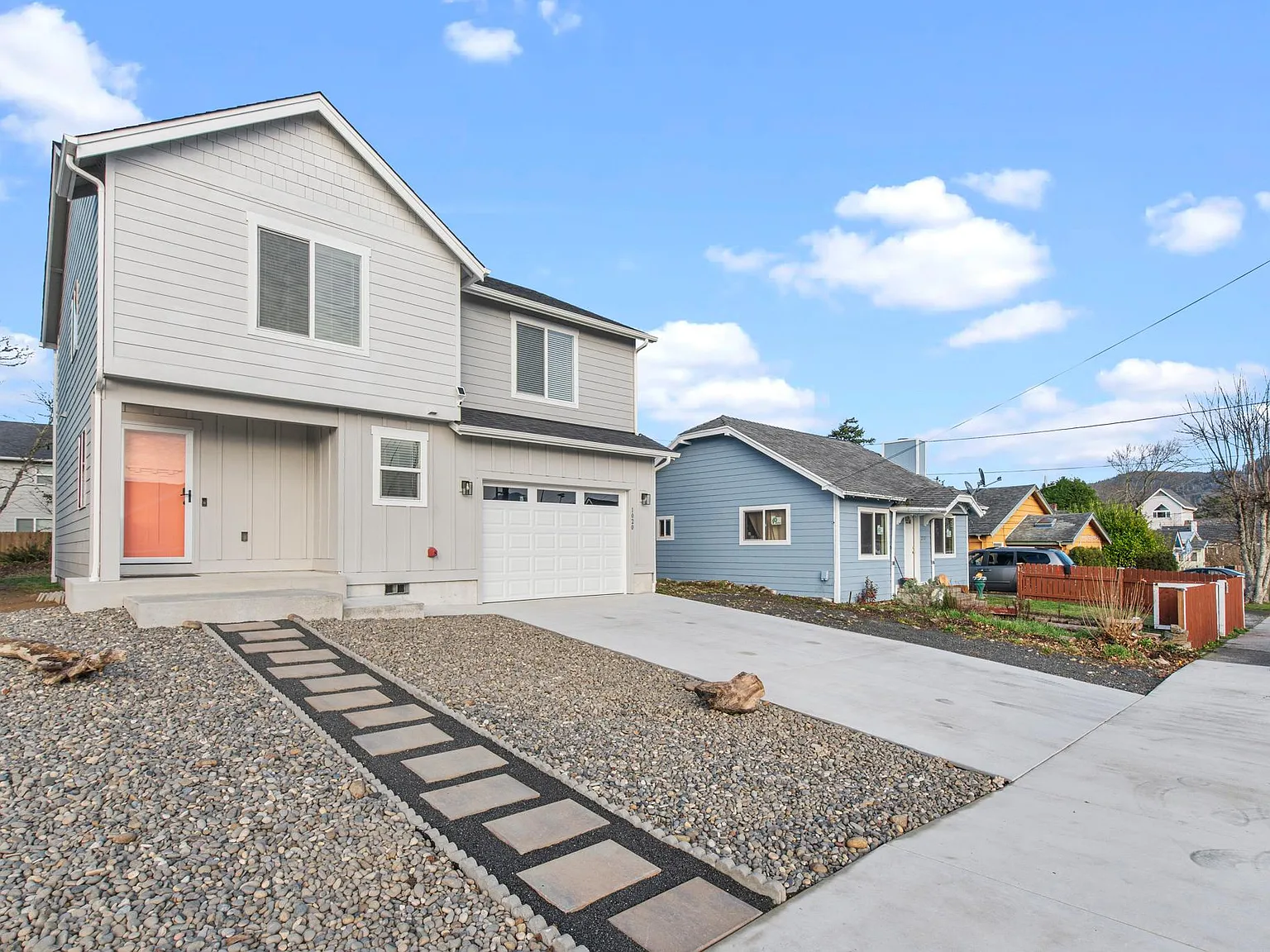 3 bed, 2.5 bath, 1601 sqft, $6,100 — Photo 2