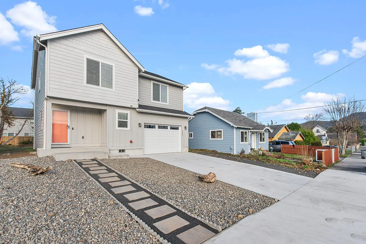 Building Photo - 1020 2nd Ave