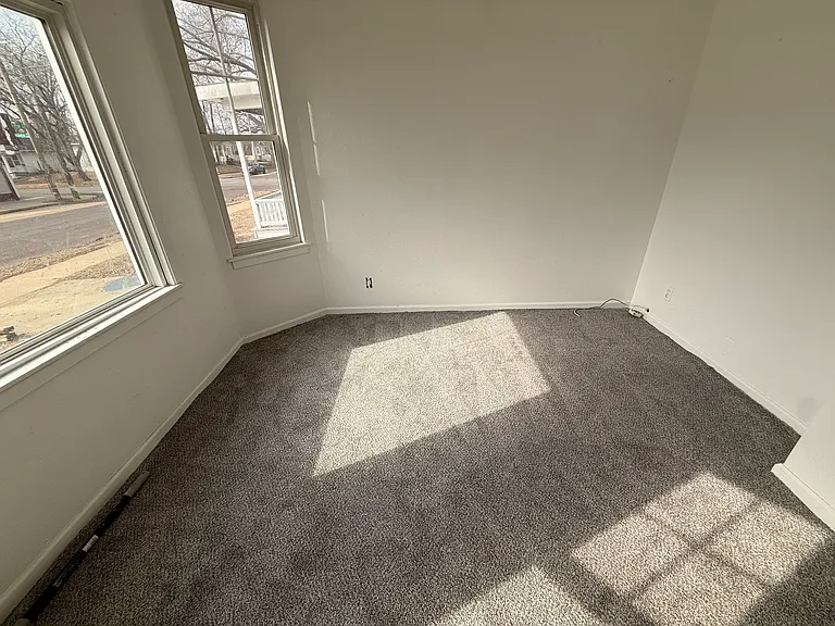 1107 E Frye Ave — Photo 9