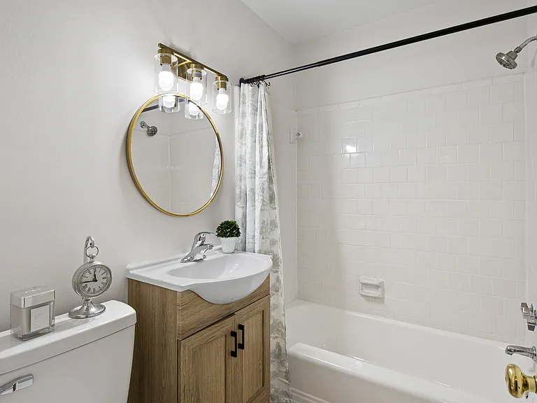 10656 Weymouth St #202 — Photo 9