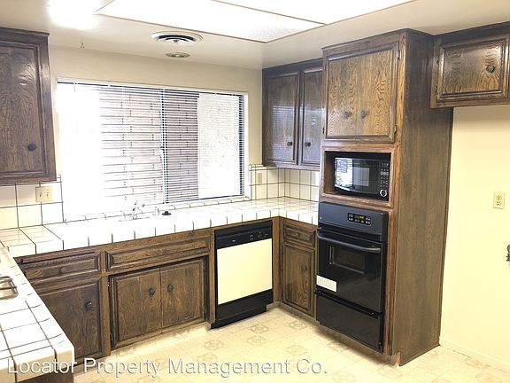 3rd image of 7604 Stockdale Hwy APT A