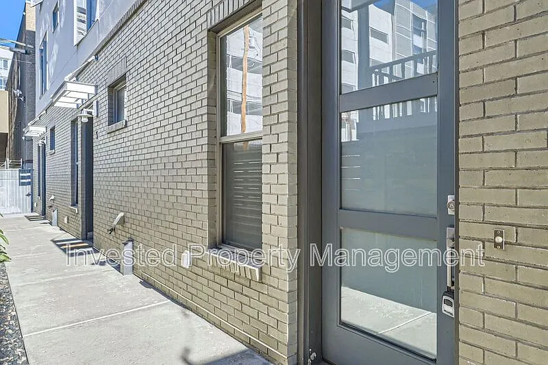 3 bed, 2.5 bath, 1739 sqft, $3,000 — Photo 4