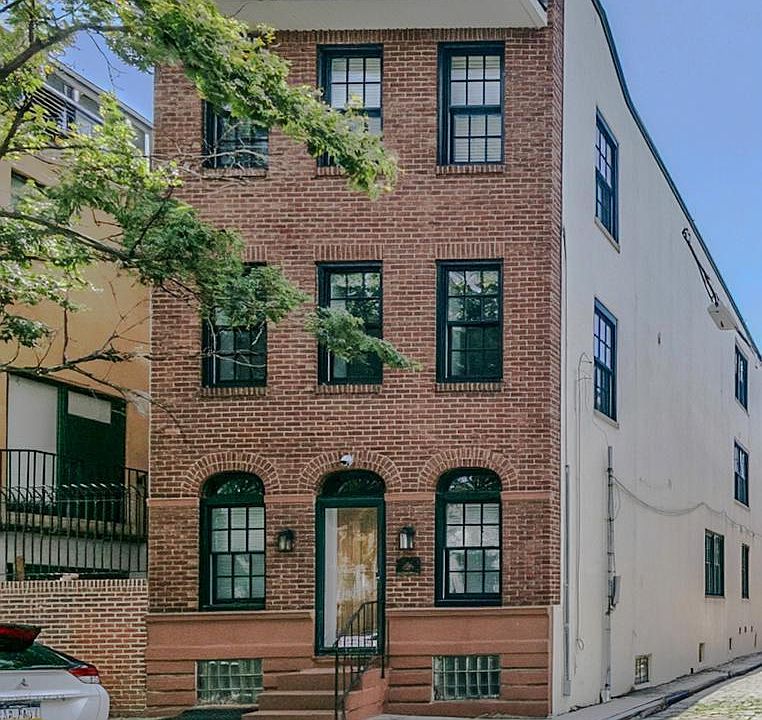 1st image of 1016 Bainbridge St