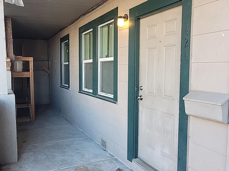 424 Bay St — Photo 3