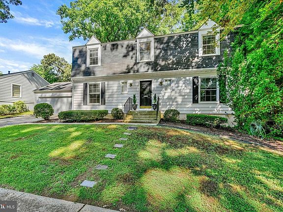 3rd image of 1605 Farnborn St