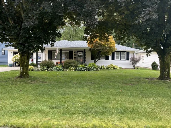 246 E Manor Ave, Struthers, OH 44471