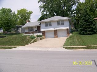 9512 Mockingbird Dr, Omaha, NE 68127