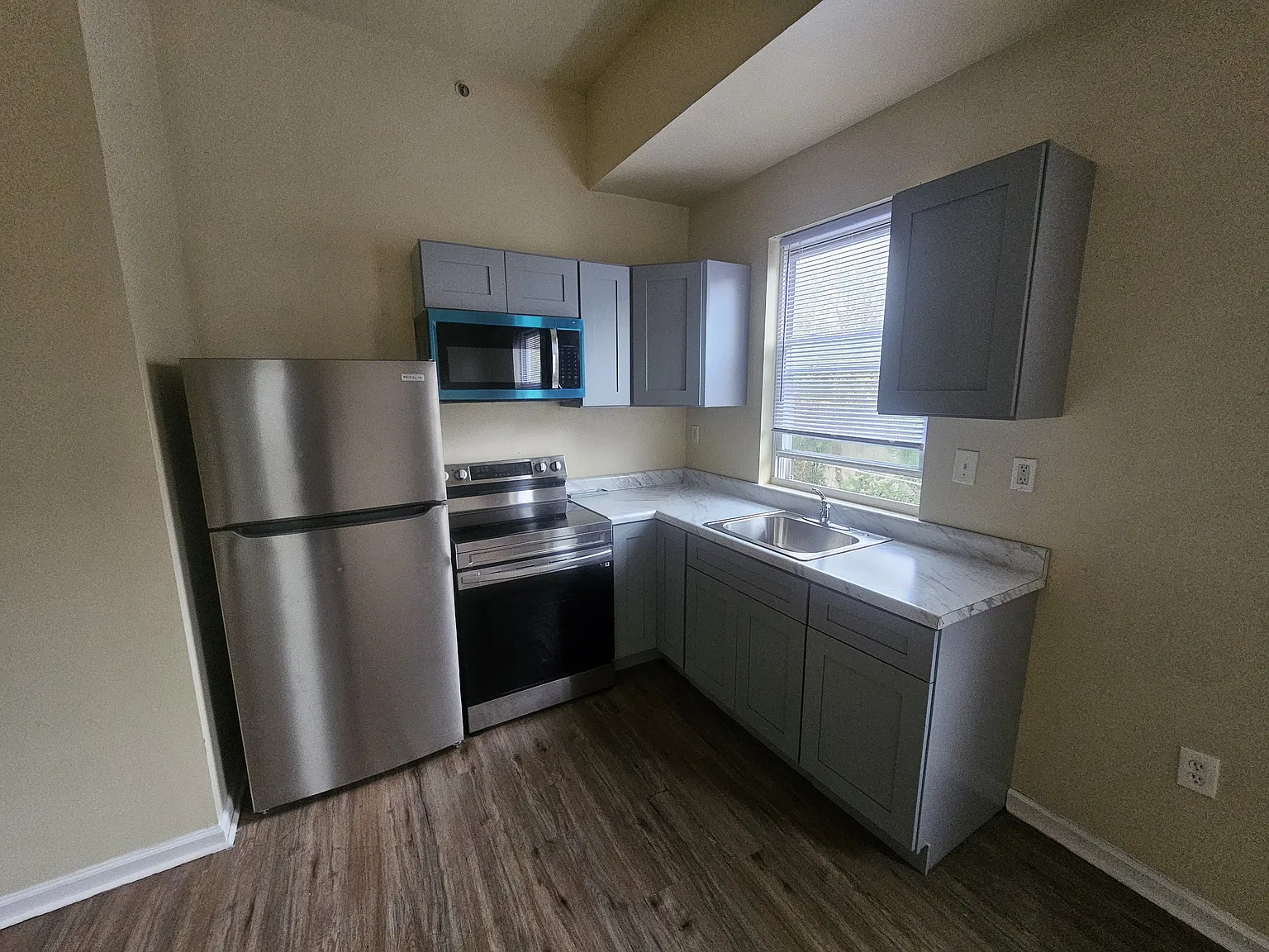 2 bed, 3078 sqft, $1,300 — Photo 3