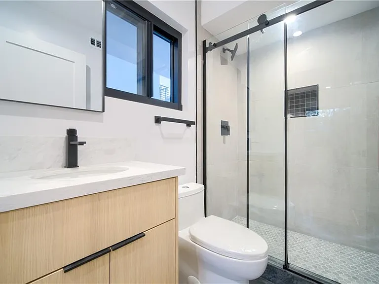 616 N Mariposa Ave — Photo 39