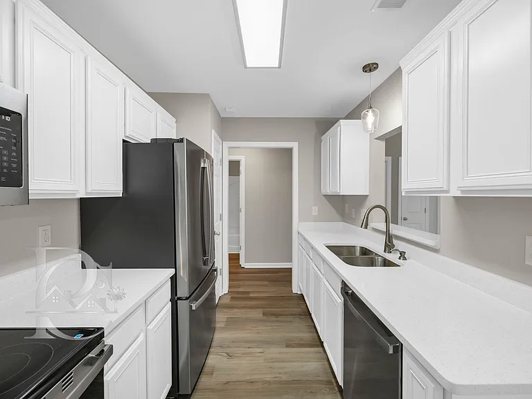 508 Lanesborough Dr — Photo 7