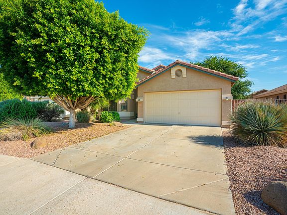 4th image of 432 E Cantebria Dr