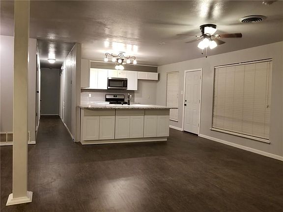 3rd image of 904 Elizabeth Blvd