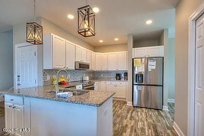 3rd image of 5103 W Beach Drive